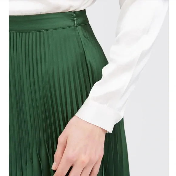 Lilysilk platted skirt - Picture 2 of 10